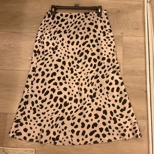 Cleaning out closet! Cute silky material leopard midi skirt